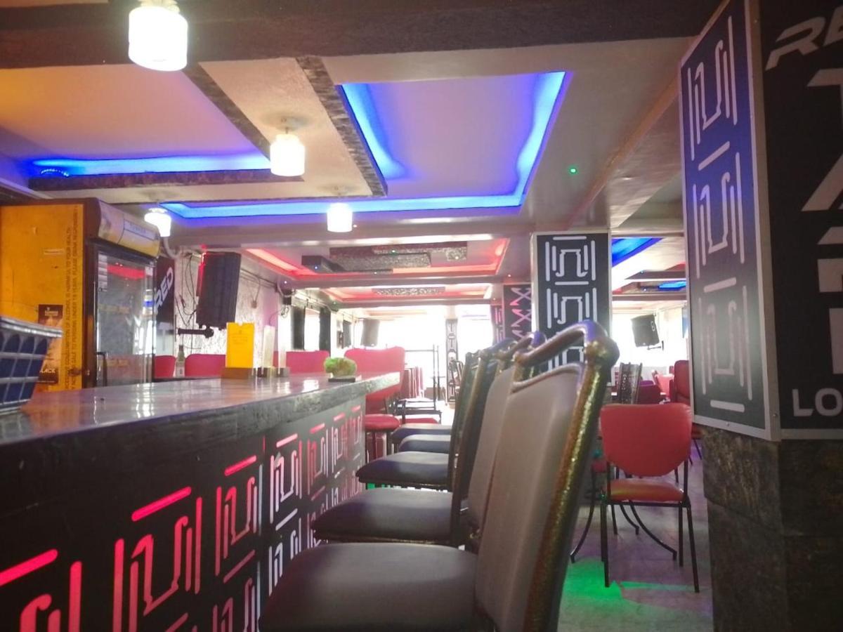 Royal Prince Hotel, Meru Екстериор снимка