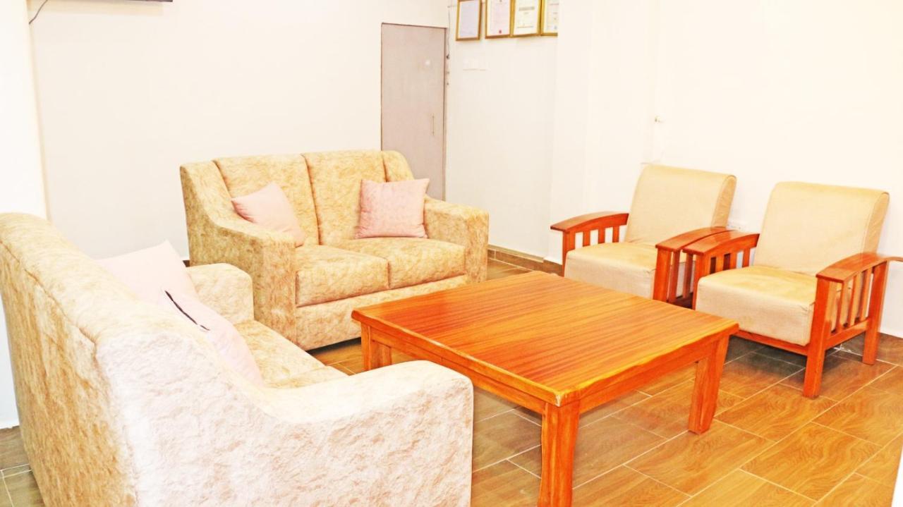 Royal Prince Hotel, Meru Екстериор снимка