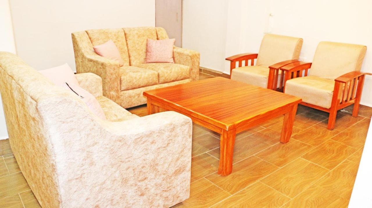 Royal Prince Hotel, Meru Екстериор снимка
